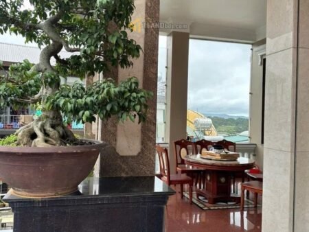 Villa 5 Tầng Mặt Tiền Hồ Tùng Mậu, Phường 10, Đà Lạt mặt tiền rộng 16m