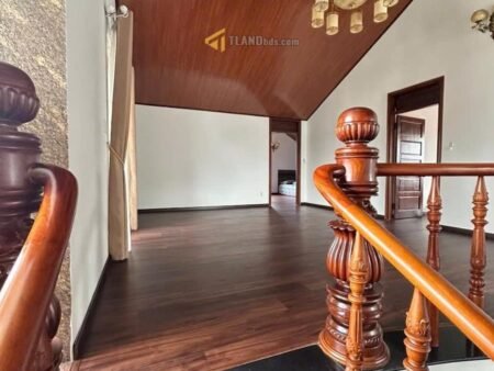 Villa 5 Tầng Mặt Tiền Hồ Tùng Mậu, Phường 10, Đà Lạt mặt tiền rộng 16m
