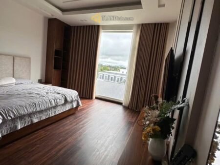 Villa 5 Tầng Mặt Tiền Hồ Tùng Mậu, Phường 10, Đà Lạt mặt tiền rộng 16m