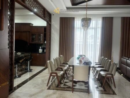 Villa 5 Tầng Mặt Tiền Hồ Tùng Mậu, Phường 10, Đà Lạt mặt tiền rộng 16m