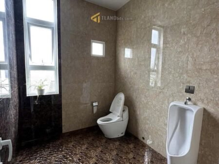 Villa 5 Tầng Mặt Tiền Hồ Tùng Mậu, Phường 10, Đà Lạt mặt tiền rộng 16m