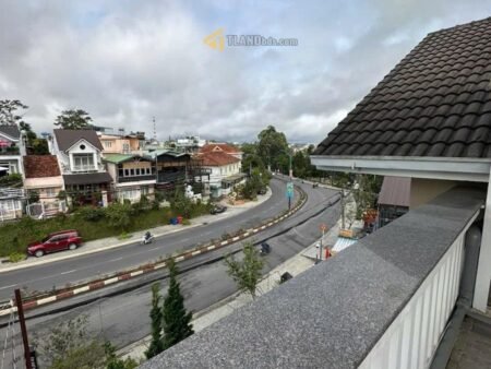 Villa 5 Tầng Mặt Tiền Hồ Tùng Mậu, Phường 10, Đà Lạt mặt tiền rộng 16m