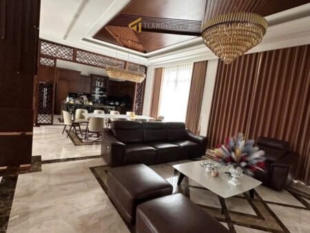 Villa 5 Tầng Mặt Tiền Hồ Tùng Mậu, Phường 10, Đà Lạt mặt tiền rộng 16m