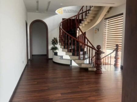 Villa 5 Tầng Mặt Tiền Hồ Tùng Mậu, Phường 10, Đà Lạt mặt tiền rộng 16m