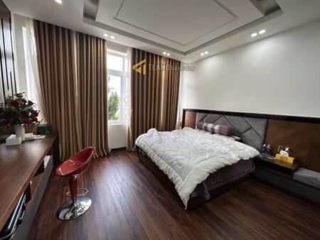 Villa 5 Tầng Mặt Tiền Hồ Tùng Mậu, Phường 10, Đà Lạt mặt tiền rộng 16m