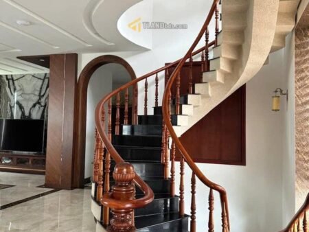 Villa 5 Tầng Mặt Tiền Hồ Tùng Mậu, Phường 10, Đà Lạt mặt tiền rộng 16m