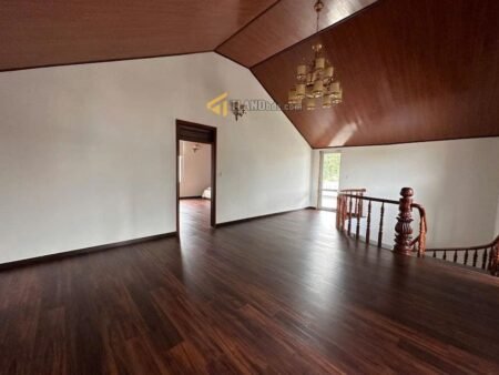 Villa 5 Tầng Mặt Tiền Hồ Tùng Mậu, Phường 10, Đà Lạt mặt tiền rộng 16m