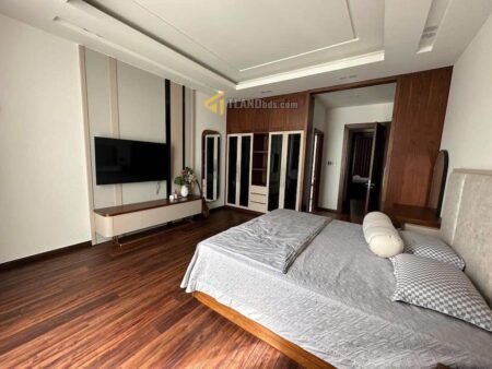 Villa 5 Tầng Mặt Tiền Hồ Tùng Mậu, Phường 10, Đà Lạt mặt tiền rộng 16m