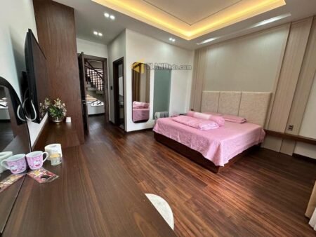 Villa 5 Tầng Mặt Tiền Hồ Tùng Mậu, Phường 10, Đà Lạt mặt tiền rộng 16m