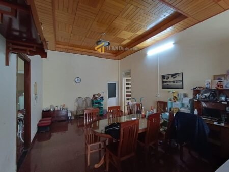 Villa sân vườn Hẻm Ô Tô Lớn Yersin, Phường 9, Đà Lạt, mặt tiền rộng 12m