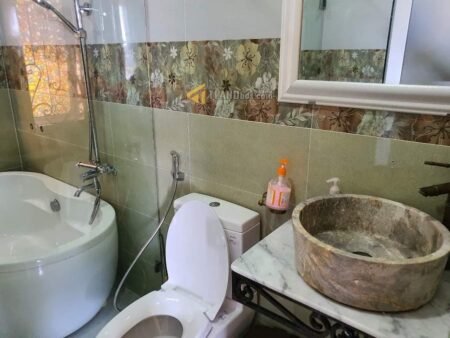 Villa 3 Tầng Hẻm Ô Tô Lớn Trần Quang Khải, Phường 8, Đà Lạt, ngang 10m