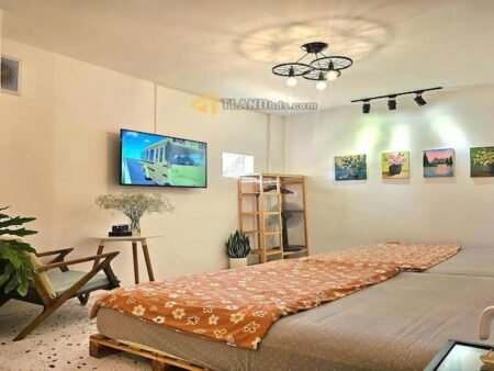 Villa 2 Tầng Mặt Tiền Nam Hồ, P11, Đà Lạt, mặt tiền rộng 20m giá tốt