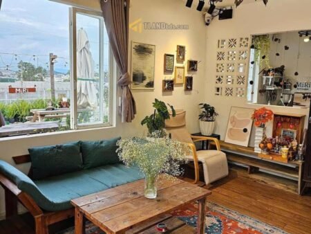 Villa 2 Tầng Mặt Tiền Nam Hồ, P11, Đà Lạt, mặt tiền rộng 20m giá tốt