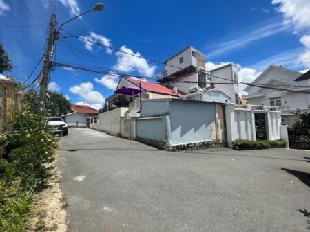 Nhà Cấp 4 Hẻm Ô Tô Lớn Nguyễn Trãi, P9, Đà Lạt giá tốt chỉ 51tr/m2