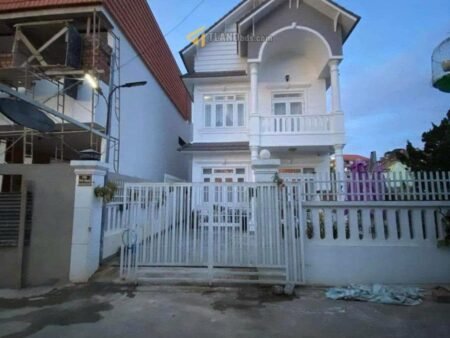 Villa Hẻm Ô Tô Nhỏ Hùng Vương, Phường 9, Đà Lạt kích thước 9m x 21m