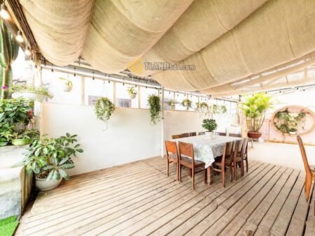 Villa 2 Tầng Mặt Tiền Vạn Hạnh, Phường 8, Đà Lạt đất rộng rãi 14.3m x 26.4m