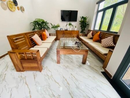 Villa 3 Tầng Hẻm Ô Tô Lớn Khe Sanh, Phường 10, Đà Lạt mặt tiền 10.9m