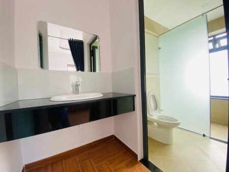 Villa 3 Tầng Hẻm Ô Tô Lớn Khe Sanh, Phường 10, Đà Lạt mặt tiền 10.9m