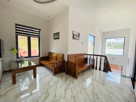 Villa 3 Tầng Hẻm Ô Tô Lớn Khe Sanh, Phường 10, Đà Lạt mặt tiền 10.9m