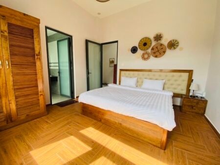 Villa 3 Tầng Hẻm Ô Tô Lớn Khe Sanh, Phường 10, Đà Lạt mặt tiền 10.9m