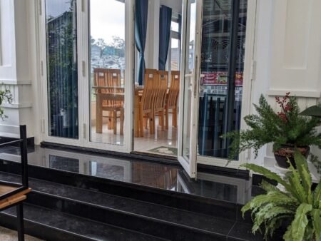 Khách Sạn Mặt Tiền Hà Huy Tập, P3, Đà Lạt với chiều ngang 12.74m