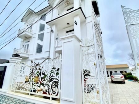 Villa 3Tầng Mặt Tiền Trần Đại Nghĩa, Phường 8, Đà Lạt ngang 21m