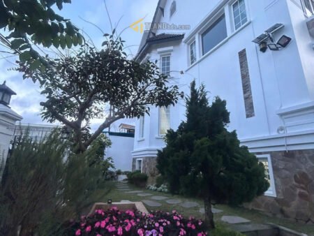 Villa 3 Tầng Hai Mặt Tiền Hẻm Ô Tô Lớn Triệu Việt Vương, Phường 4, Đà Lạt