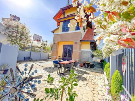 Villa 3 Tầng Hẻm Ô Tô Lớn Trịnh Hoài Đức, Phường 11, Đà Lạt ngang 10m