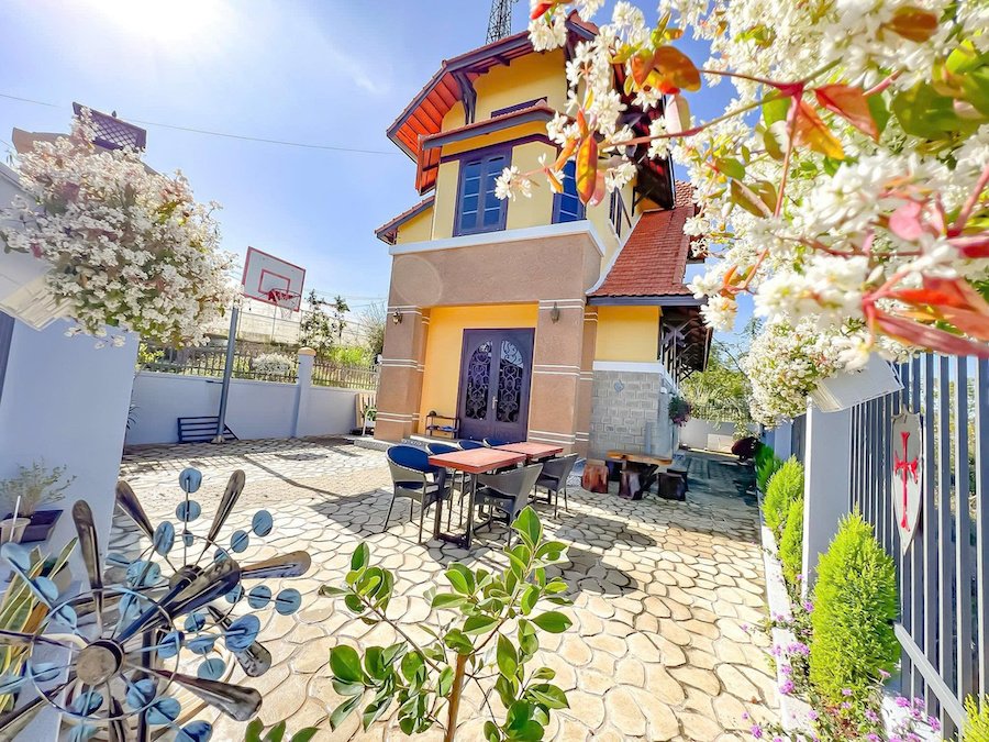 Villa 3 Tầng Hẻm Ô Tô Lớn Trịnh Hoài Đức, Phường 11, Đà Lạt ngang 10m Villa 3 Tầng Hẻm Ô Tô Lớn Trịnh Hoài Đức, Phường 11, Đà Lạt ngang 10m