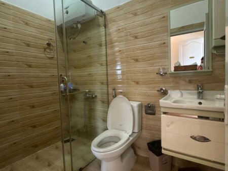 Villa 4 Tầng Hẻm Ô Tô Lớn Mai Anh Đào, Phường 8, Đà Lạt, mặt tiền rộng 12m