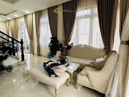 Nhà Phố 3 Tầng Hẻm Ô Tô Lớn Yersin, Phường 10, Đà Lạt, ngang gần 6m