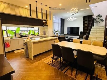 Villa Hẻm Ô Tô Lớn Khe Sanh, Phường 10, Đà Lạt, vuông vắn 20m x 12.5m