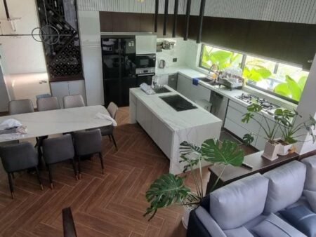 Villa Hẻm Ô Tô Lớn Khe Sanh, Phường 10, Đà Lạt, vuông vắn 20m x 12.5m