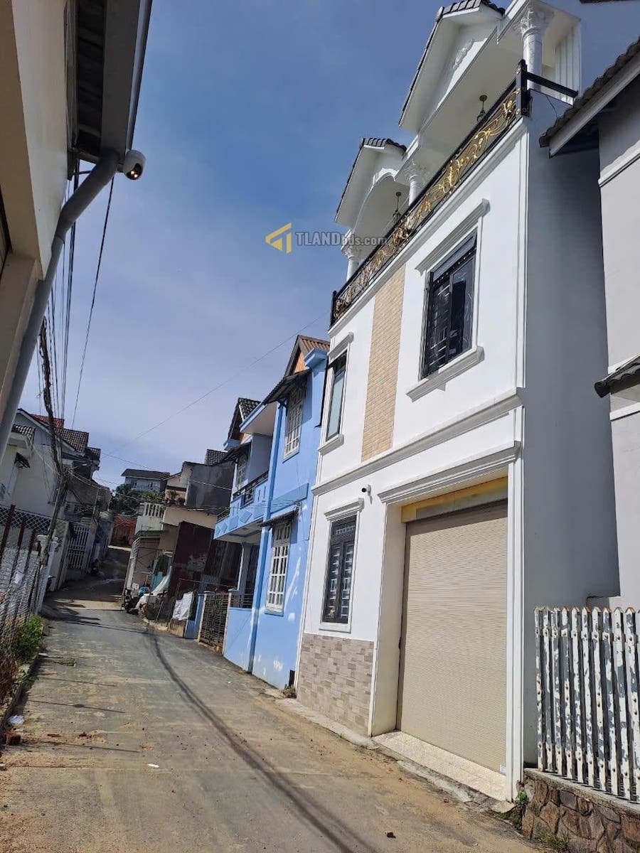 Nhà phố hẻm ô tô lớn Phan Chu Trinh, P9, Đà Lạt, 6.8m x 6.57m Nhà phố hẻm ô tô lớn Phan Chu Trinh, P9, Đà Lạt, 6.8m x 6.57m