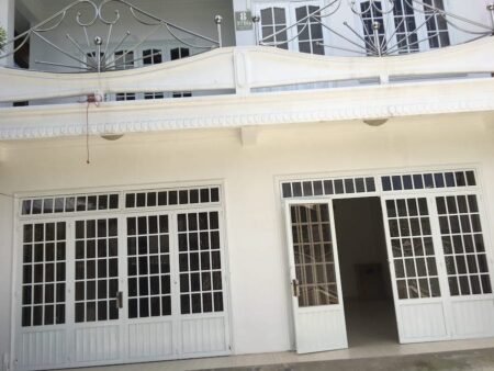 Nhà phố hẻm ô tô lớn Phù Đổng Thiên Vương, P8, Đà Lạt, mặt tiền rộng 10.5m