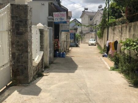 Nhà phố hẻm ô tô lớn Phù Đổng Thiên Vương, P8, Đà Lạt, mặt tiền rộng 10.5m