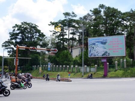 Đất hẻm ô tô lớn Phù Đổng Thiên Vương, P8, Đà Lạt, Mặt tiền 12.72m