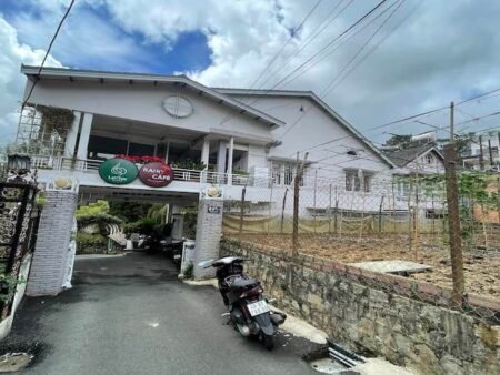 Đất Hẻm Ô Tô Hùng Vương, Phường 10, Đà Lạt, mặt tiền rộng 14.5m