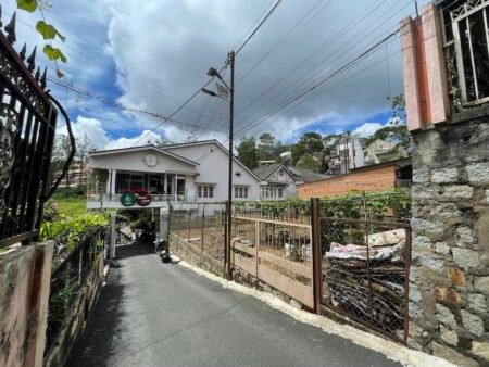 Đất Hẻm Ô Tô Hùng Vương, Phường 10, Đà Lạt, mặt tiền rộng 14.5m