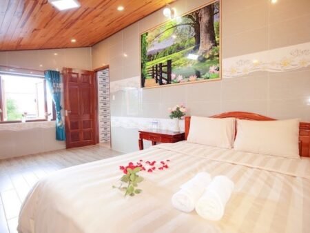 Homestay hẻm ô tô lớn Triệu Việt Vương, P3, Đà Lạt mặt tiền rộng 17m