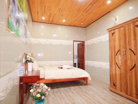 Homestay hẻm ô tô lớn Triệu Việt Vương, P3, Đà Lạt mặt tiền rộng 17m