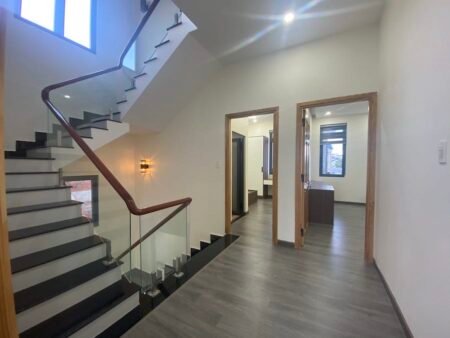 Villa Hẻm Ô Tô Lớn Nguyễn Hữu Cầu, P12, Đà Lạt, ngang rộng 10.7 m