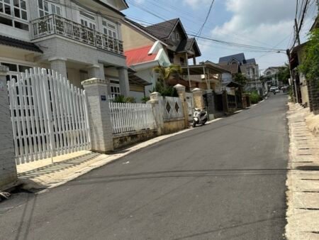 Nhà Cấp 4 Hẻm Nhỏ Lữ Gia, Phường 9, Đà Lạt ngang rộng 12m