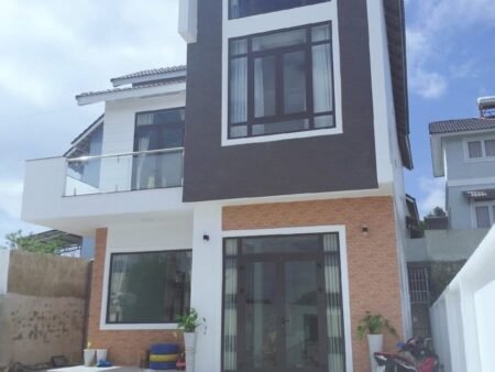 Villa 2 Tầng Hẻm Ô Tô Lớn Nam Hồ, Phường 11, Đà Lạt, mặt tiền rộng 17m
