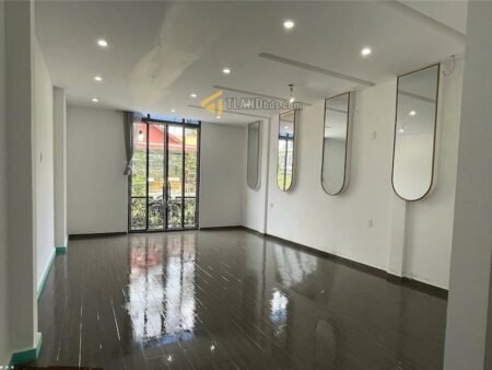 Nhà Phố 5 Tầng Mặt Tiền Yersin, Phường 9, Đà Lạt, mặt tiền ngang 5m