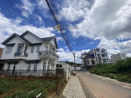 Villa Mặt Tiền KQH Nguyễn Hữu Cầu, Phường 12, Đà Lạt, mặt tiền rộng 11m