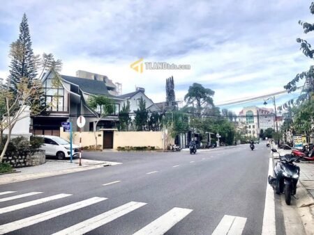 Đất Hiếm Hẻm Ô Tô Lớn Tương Phố, Phường 9, Đà Lạt ngang rộng 14m