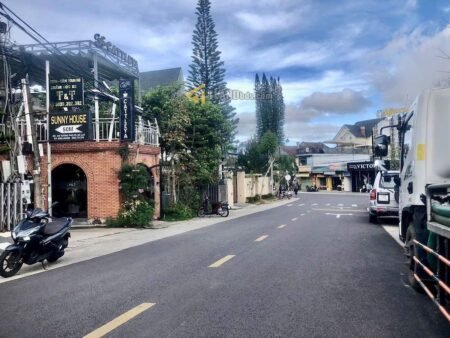 Đất Hiếm Hẻm Ô Tô Lớn Tương Phố, Phường 9, Đà Lạt ngang rộng 14m