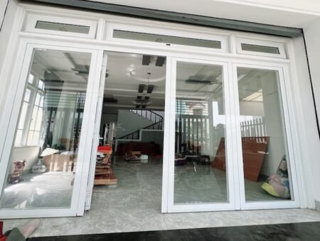 Nhà phố hẻm ô tô lớn Võ Trường Toản, P8, Đà Lạt, mặt tiền rộng 7.11m