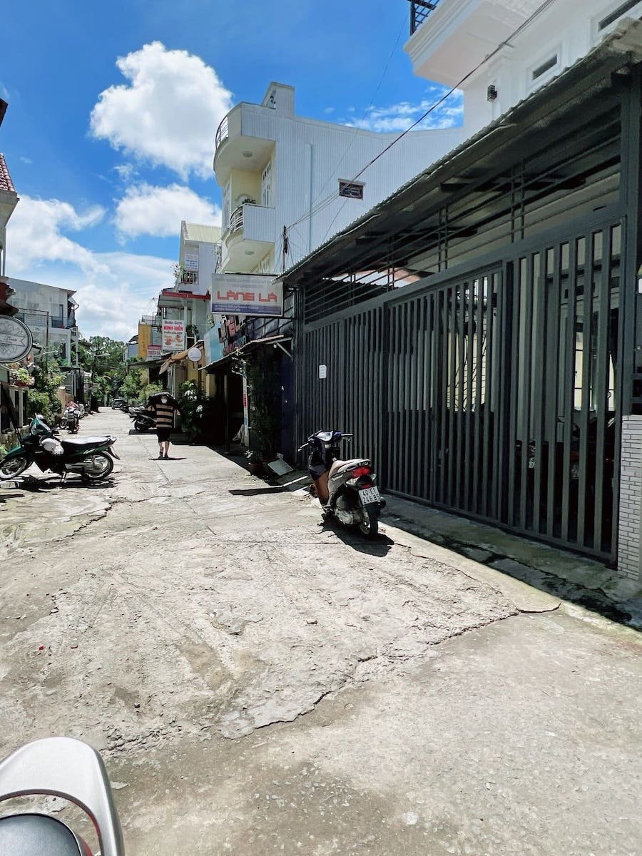 Nhà phố hẻm ô tô lớn Võ Trường Toản, P8, Đà Lạt, mặt tiền rộng 7.11m Nhà phố hẻm ô tô lớn Võ Trường Toản, P8, Đà Lạt, mặt tiền rộng 7.11m